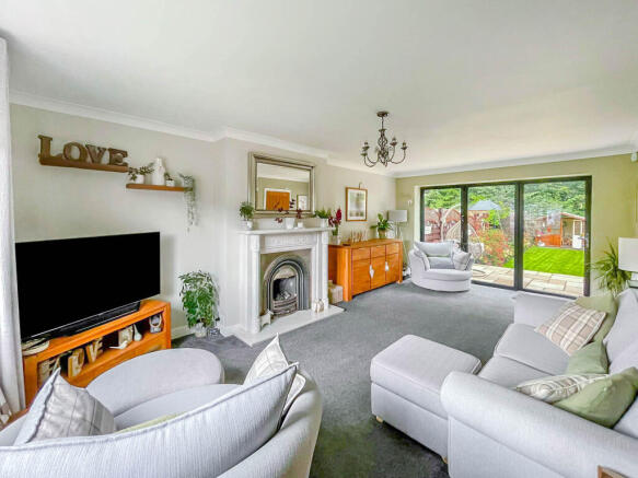 3 bed Semi-Detached for sale Image 6