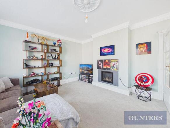 2 bed Apartment to rent Image 4