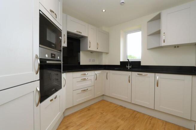 2 bed Apartment for sale Image 4