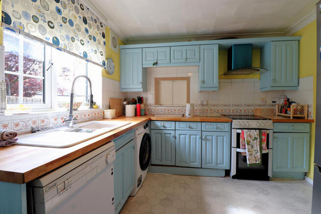 4 bed Detached for sale Image 2