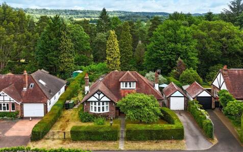 Roseacre Gardens, Chilworth, GU4