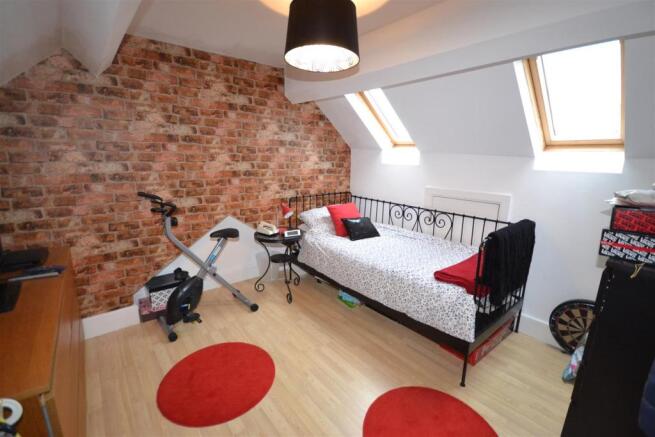 Attic Room/Fourth Be