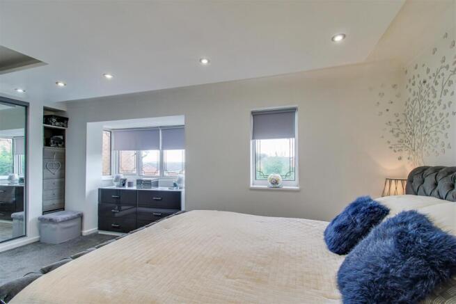 4 bed Detached for sale Image 11