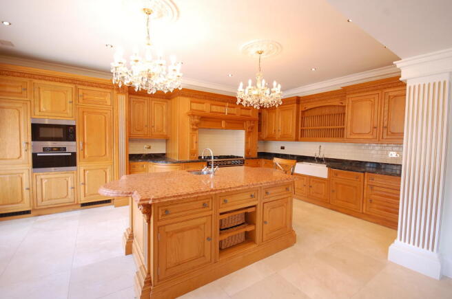 KITCHEN/BREAKFAST