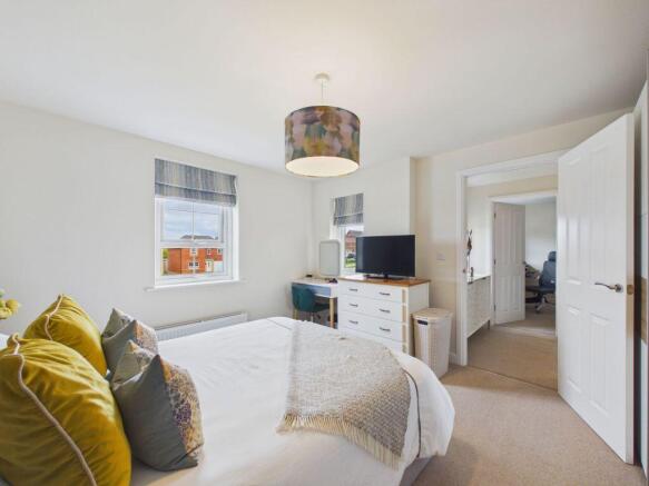4 bed Detached for sale Image 5