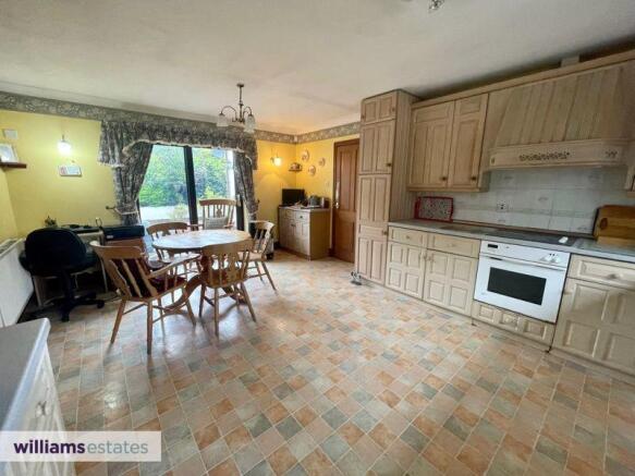 Kitchen/ Break...