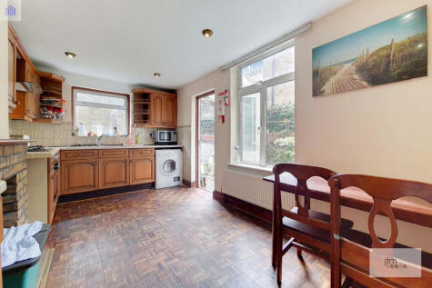 Giesbach Road, N19