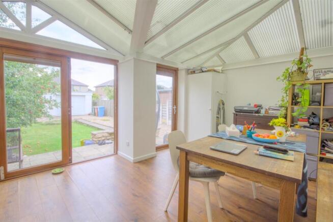 3 bed Semi-Detached to rent Image 5