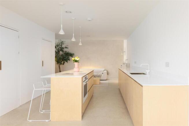 3 bed Town House for sale Image 7