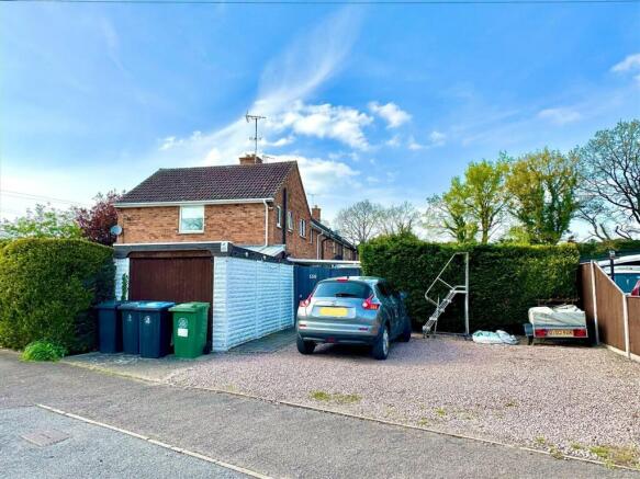 parking to side/garage
