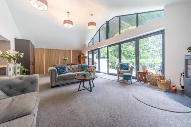 OPEN PLAN LIVING AREA