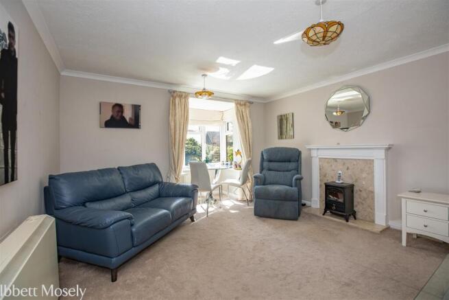 20260422-15 Tudor Court18.jpg
