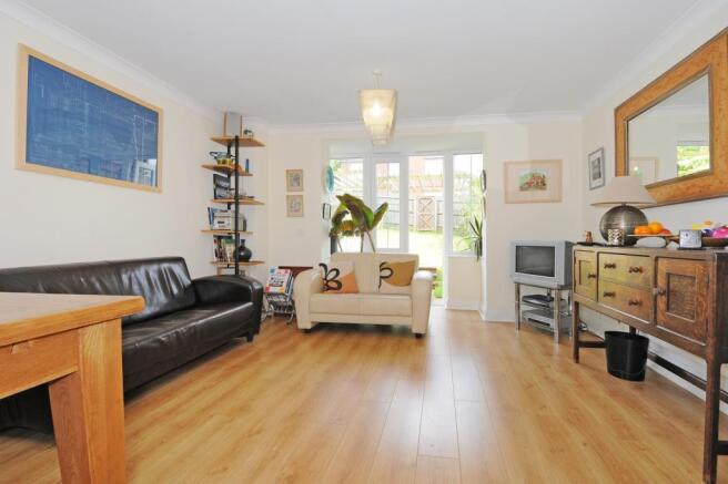 Lounge/Dining Area