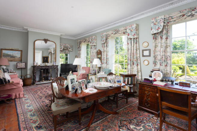 5 bed Detached for sale Image 12