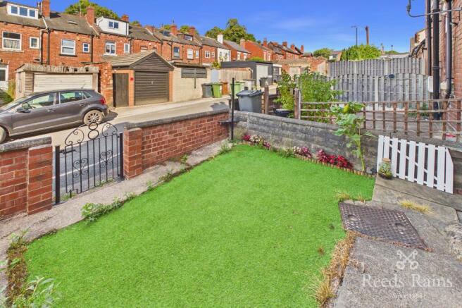 2 bed Terraced to rent Image 6