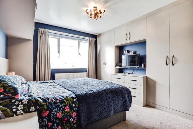 3 bed Semi-Detached for sale Image 8