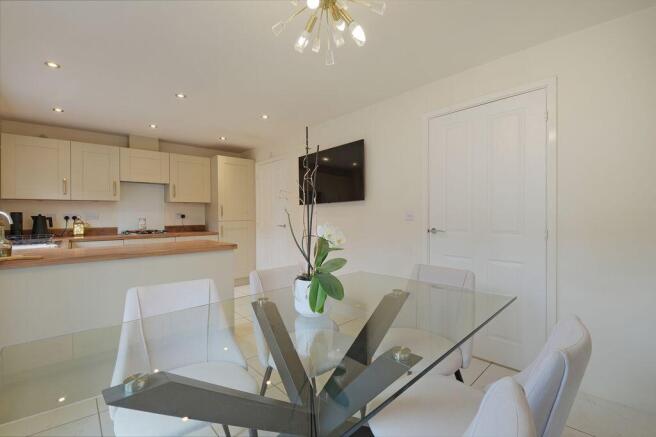 4 bed Detached for sale Image 8