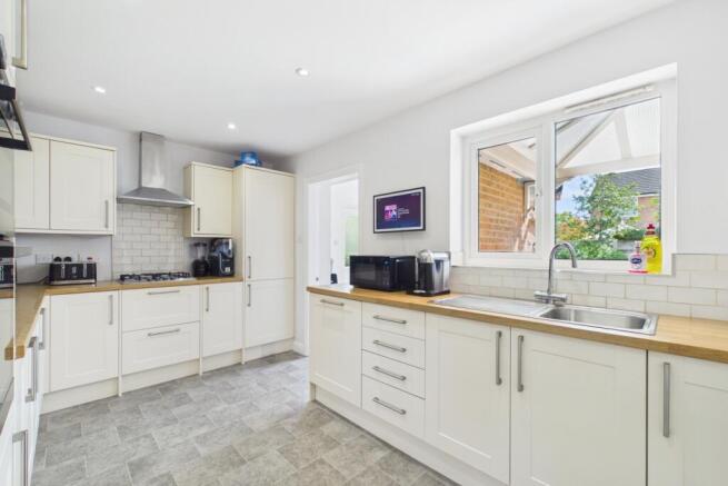 4 bed Detached for sale Image 5