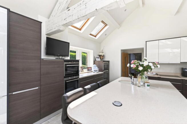 4 bed Detached for sale Image 12