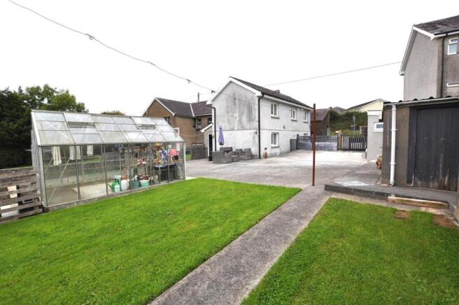 Gardens & Parking