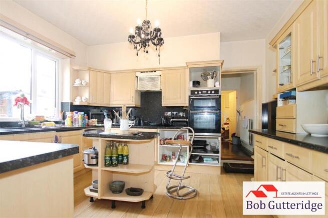 FITTED KITCHEN / BREAKFAST ROOM