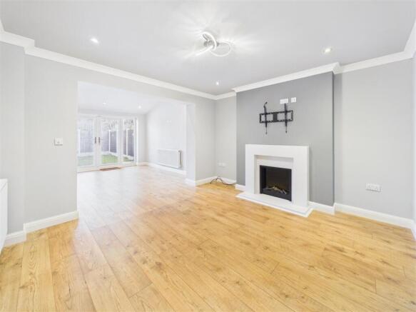 Lounge/ Dining Room