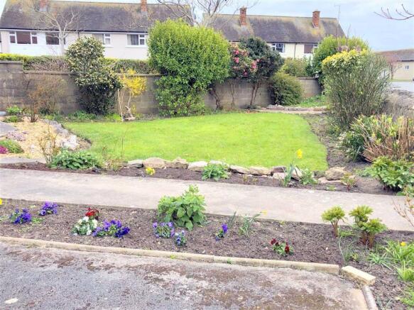 FRONT GARDEN