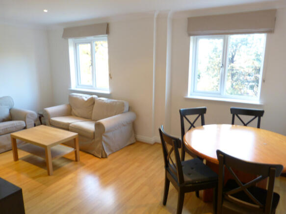 2 bed flat to rent Hendon Lane, London N3