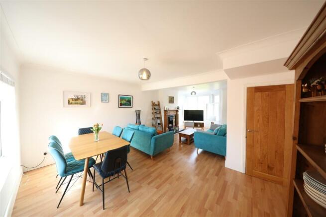 Lounge/dining room