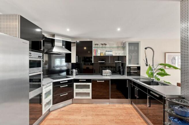 4 bed Flat to rent Image 9