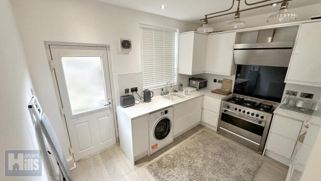 3 bed Terraced to rent Image 5