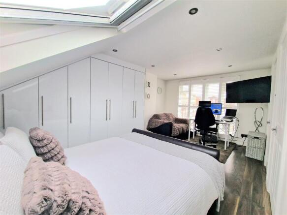 TOP FLOOR BEDROOM 4