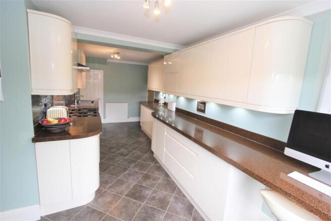 Kitchen 1.jpg