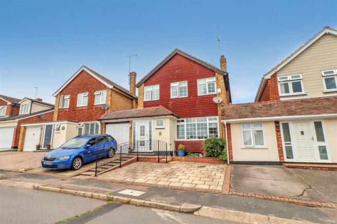 3-bed detached on Burne Avenue, Wickford, £417,500