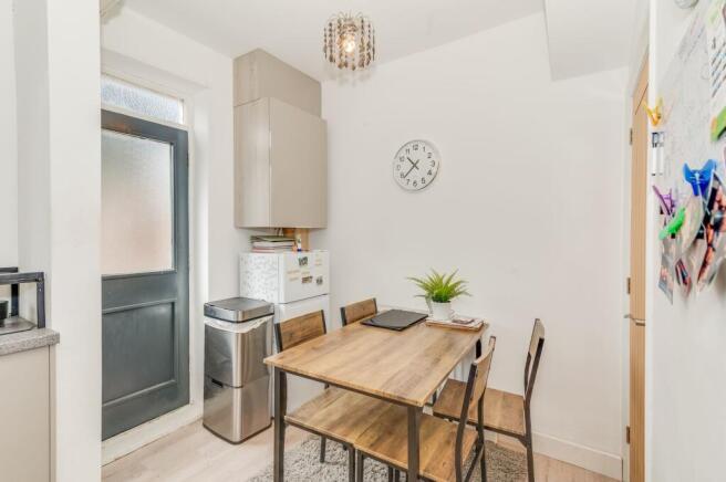 KITCHEN, DINER AND LOUNGE