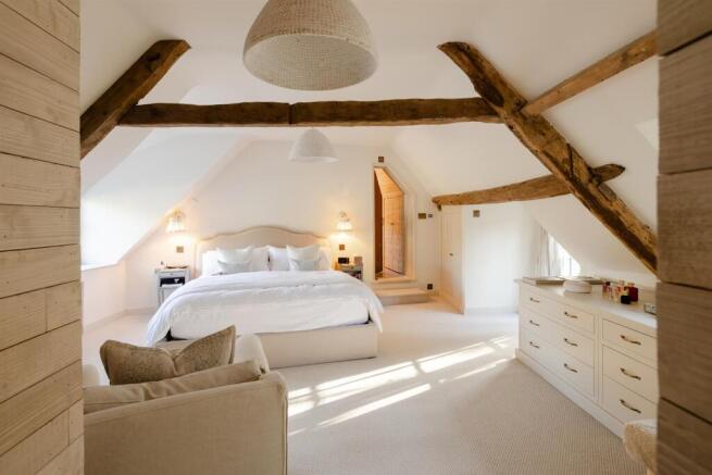 5 bed House for sale Image 10