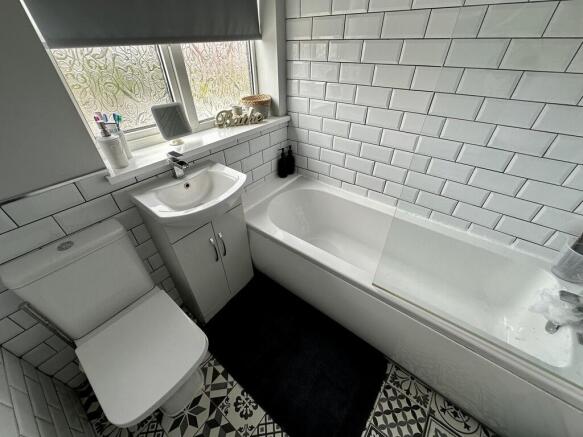 3 bed Semi-Detached for sale Image 8
