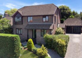 9, Pine Tree Close, Cowes PO31 8DX