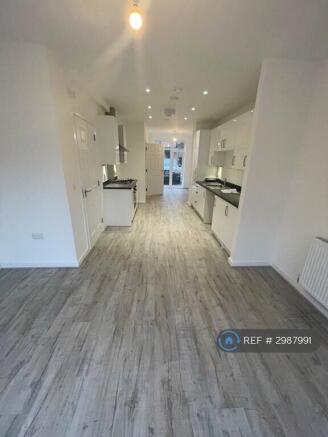 3 bed Semi-Detached to rent Image 5