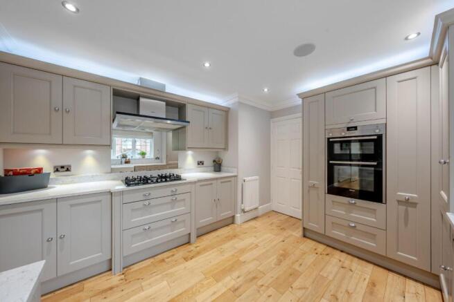4 bed Detached for sale Image 4