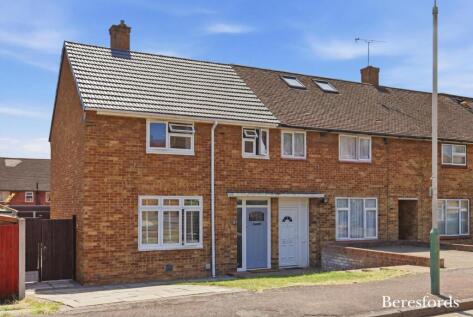 Dewsbury Gardens, Romford, RM3
