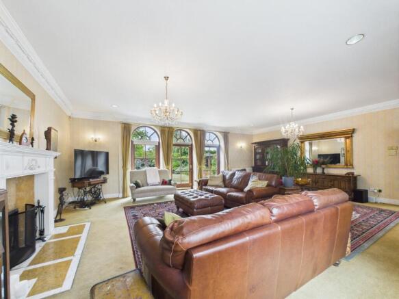 5 bed Detached for sale Image 10