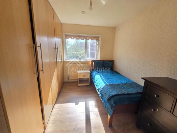 4 bed Bungalow for sale Image 6