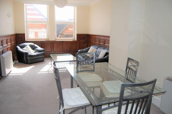 LOUNGE/DINING AREA