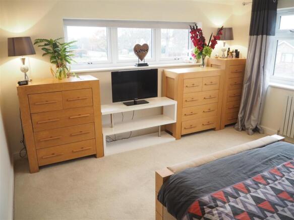 Master Bedroom 542