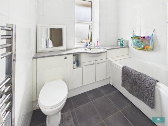 3 bed Terraced for sale Image 11
