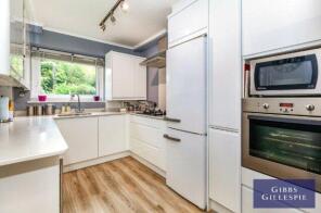 34, Larchmoor Park, Gerrards Cross Road, Slough SL2 4EY