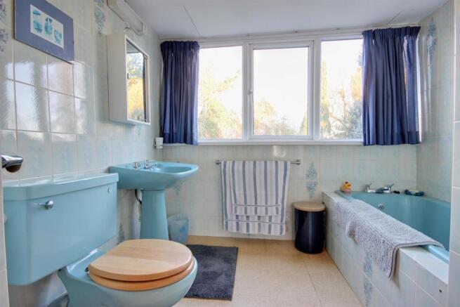 1st Floor Bathroom