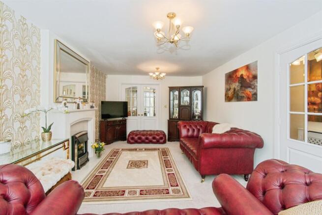 4 bed Detached for sale Image 7