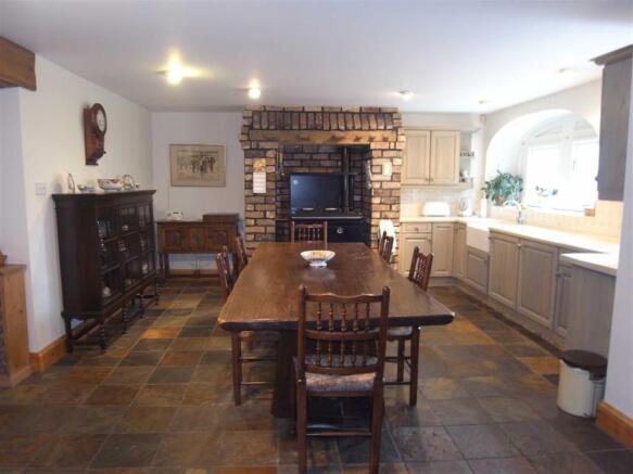 KITCHEN/BREAKFAST RO